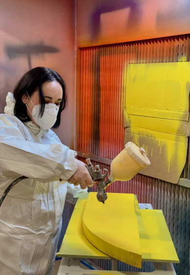 Hít phải sơn xịt và sơn dính tay có sao không cách phòng chống hiệu quả